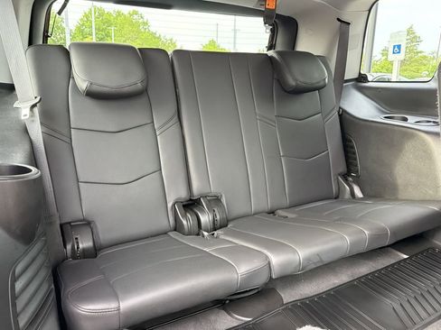Used 2020 Cadillac Escalade Luxury AWD/4WD image 17