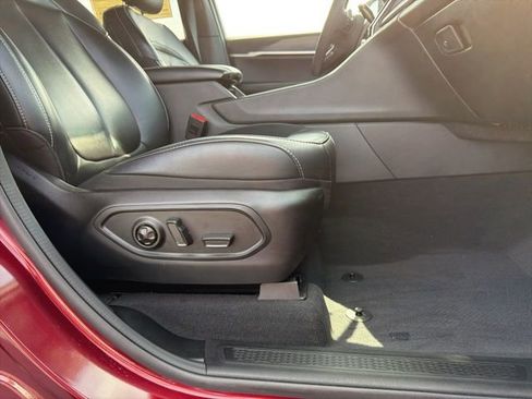 Used 2025 Jeep Grand Cherokee Limited image 17