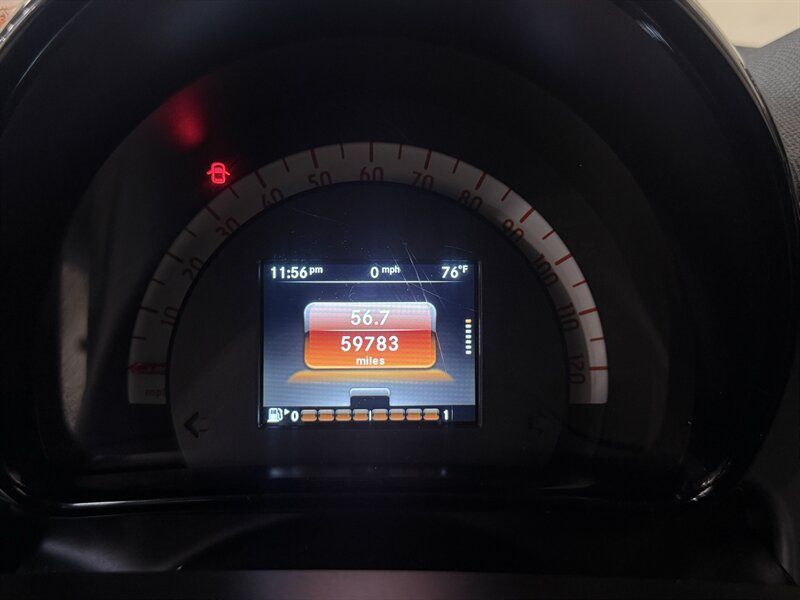 Used 2017 smart fortwo passion RWD image 24