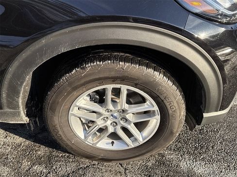 Used 2025 Ford Explorer Active image 9