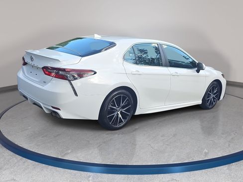 Used 2024 Toyota Camry SE FWD image 5