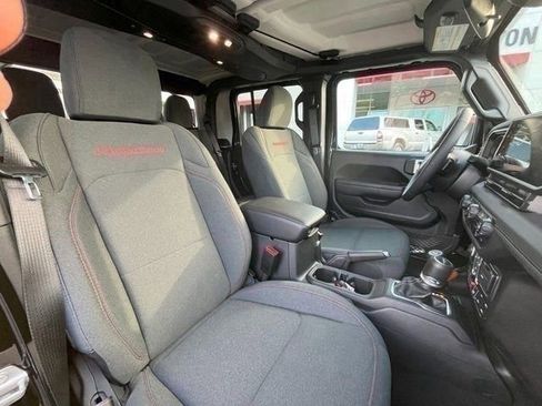 Used 2024 Jeep Gladiator Rubicon w/ Convenience Group image 12