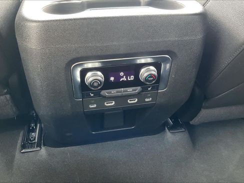 Used 2022 GMC Yukon SLT w/ SLT Luxury Package AWD/4WD image 37