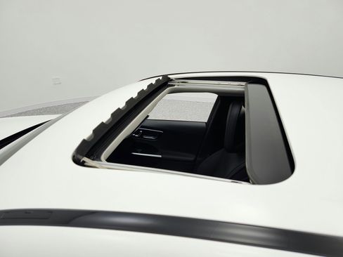 Used 2023 Mercedes-Benz C 300 Sedan image 11