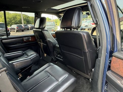 Used 2016 Lincoln Navigator Select AWD/4WD image 23