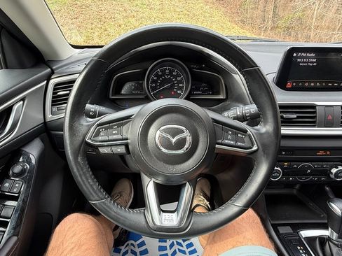 Used 2018 MAZDA MAZDA3 Touring image 18