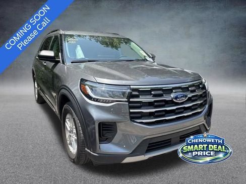 Used 2025 Ford Explorer Active AWD/4WD image 1