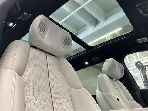 Used 2026 Cadillac Vistiq Luxury image 24