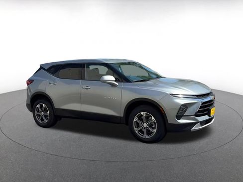 Used 2026 Chevrolet Blazer LT AWD/4WD image 2