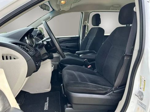 Used 2016 Dodge Grand Caravan American Value Package FWD image 9