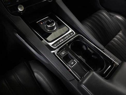 Used 2019 Jaguar F-PACE Portfolio AWD/4WD image 36