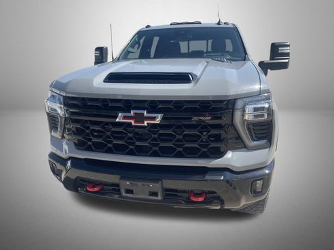 Used 2024 Chevrolet Silverado 2500 ZR2 w/ Technology Package AWD/4WD image 2
