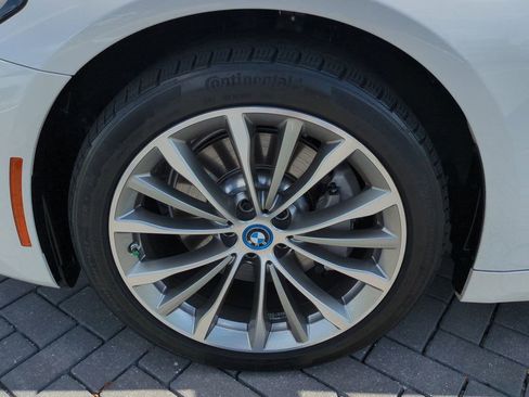 Certified 2023 BMW 530e xDrive w/ Premium Package image 11