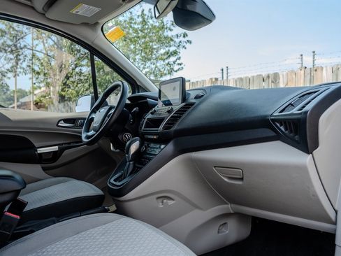 Used 2019 Ford Transit Connect XLT image 32