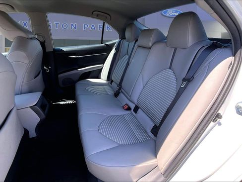 Used 2022 Toyota Camry SE FWD image 22