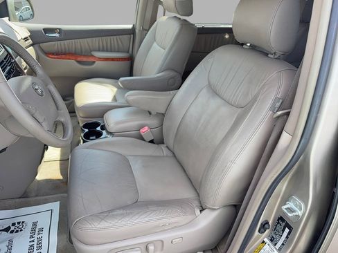 Used 2006 Toyota Sienna XLE w/ XLE Pkg 5 FWD image 13