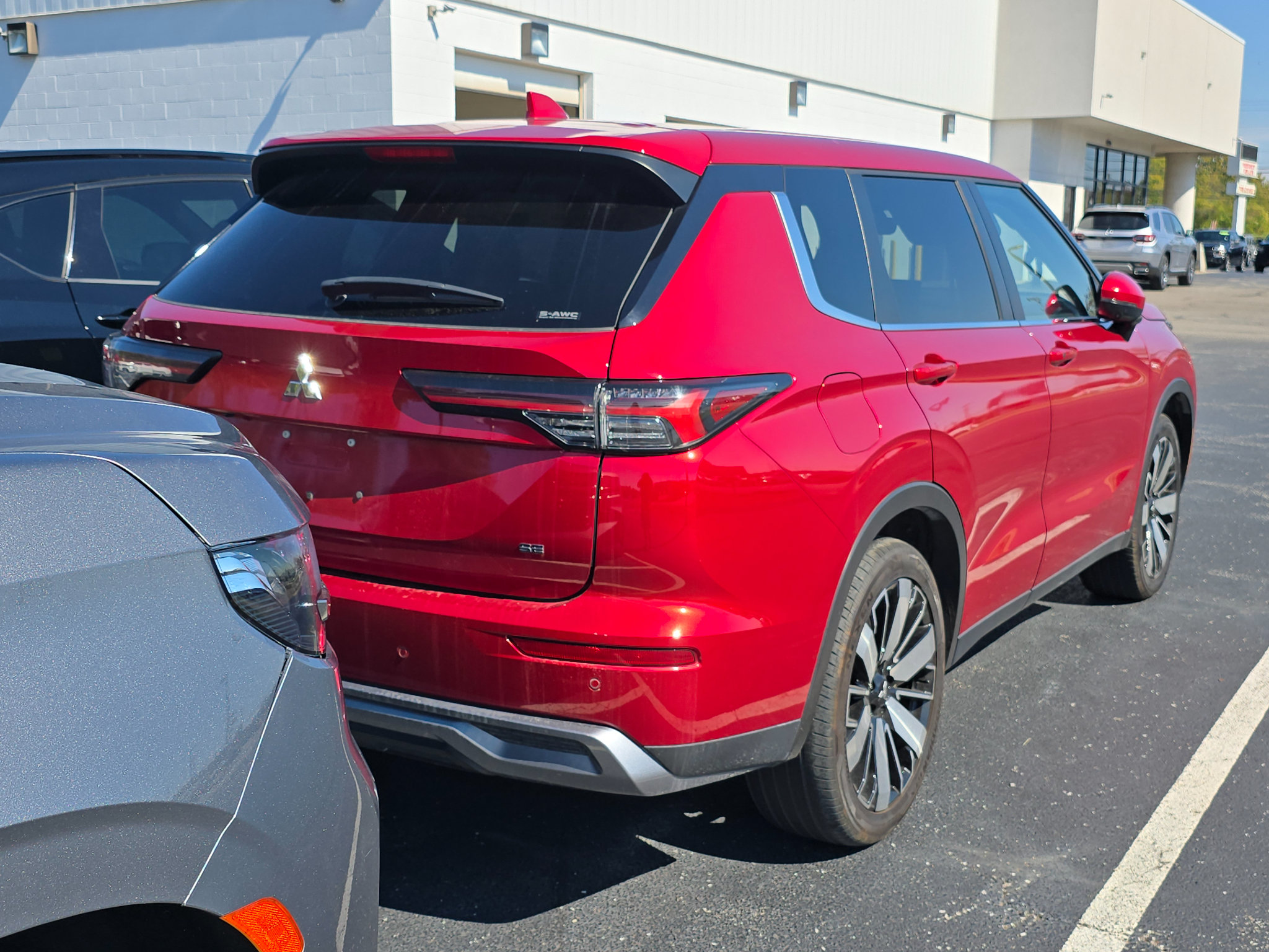 Used 2025 Mitsubishi Outlander SE AWD/4WD image 3