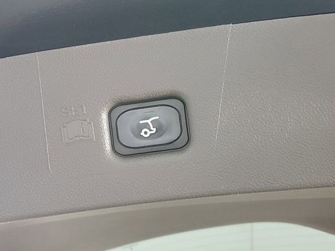 Used 2023 Lincoln Nautilus FWD w/ Premium Package image 20