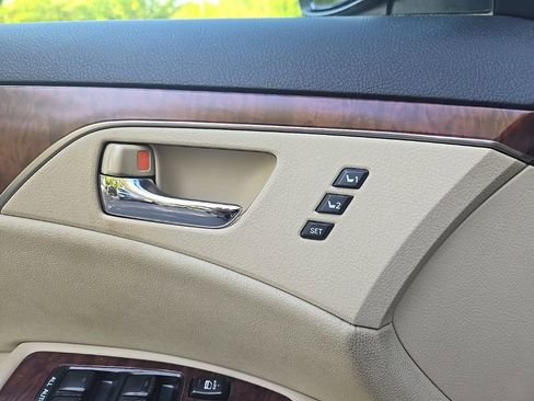 Used 2011 Toyota Avalon Limited image 7