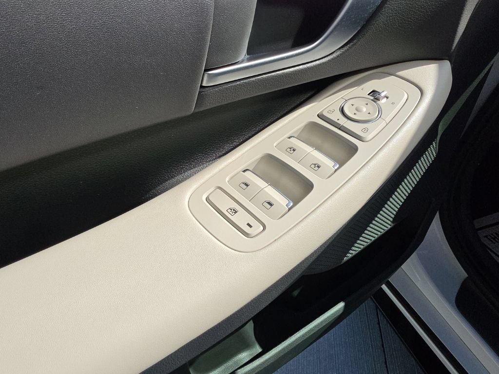 Used 2025 Hyundai Sonata SEL FWD image 11