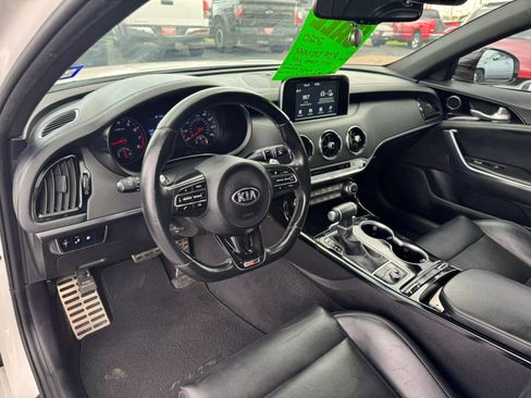 Used 2020 Kia Stinger GT-Line image 7