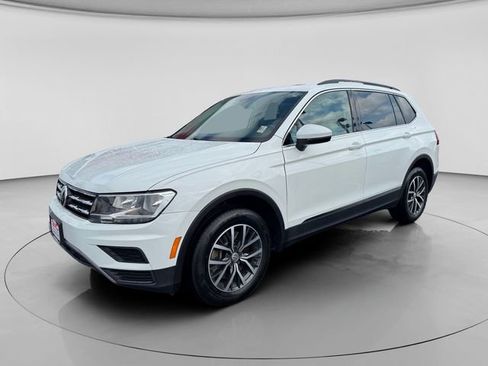 Used 2020 Volkswagen Tiguan SE w/ Panoramic Sunroof Package image 2