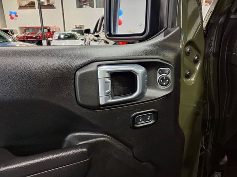 Used 2023 Jeep Gladiator Sport AWD/4WD image 20