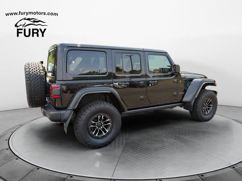 Used 2024 Jeep Wrangler Unlimited Rubicon AWD/4WD image 3