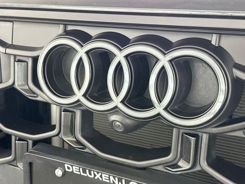 Used 2025 Audi Q8 Prestige w/ Prestige Package AWD/4WD image 36