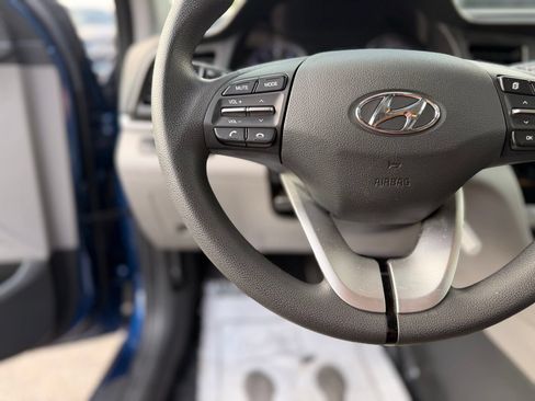 Used 2020 Hyundai Elantra SE FWD image 17