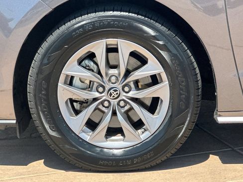 Certified 2022 Toyota Sienna XLE w/ XLE Plus Package FWD image 34