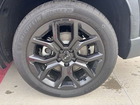 Used 2025 Honda Pilot Touring image 11