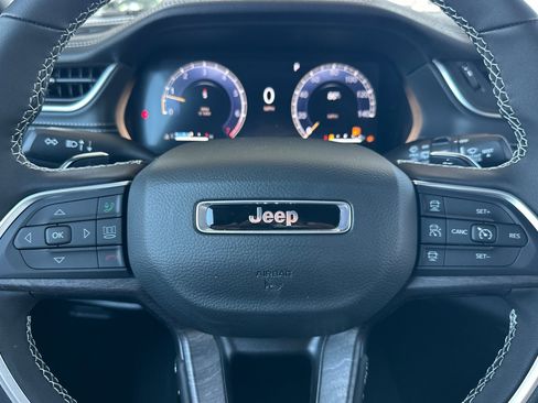 New 2025 Jeep Grand Cherokee Limited w/ Black Appearance Package image 23