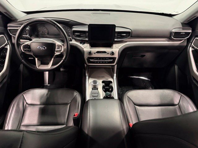 Used 2024 Ford Explorer XLT w/ Equipment Group 202A AWD/4WD image 29