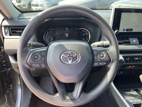 Used 2025 Toyota RAV4 XLE AWD/4WD image 19