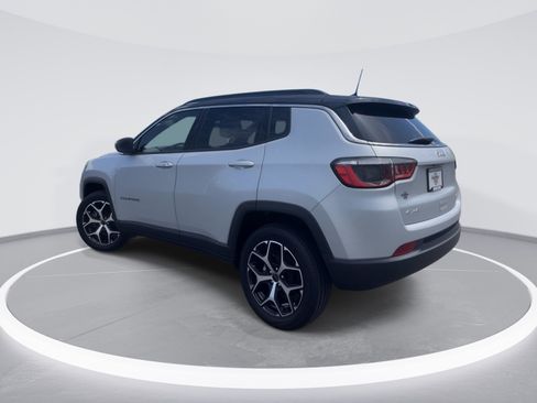 Used 2026 Jeep Compass Limited AWD/4WD image 7