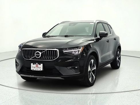 Used 2024 Volvo XC40 B5 Plus AWD/4WD image 2