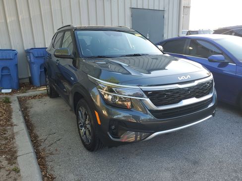 Used 2023 Kia Seltos EX AWD/4WD image 12