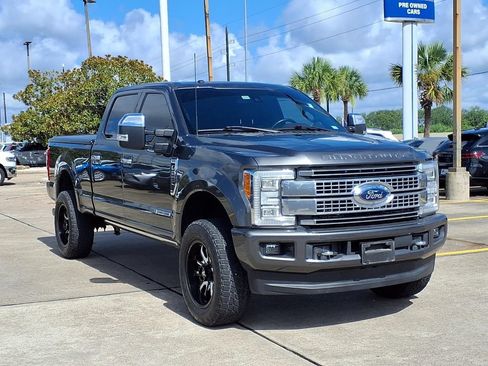 Used 2017 Ford F250 Platinum w/ Platinum Ultimate Package AWD/4WD image 7