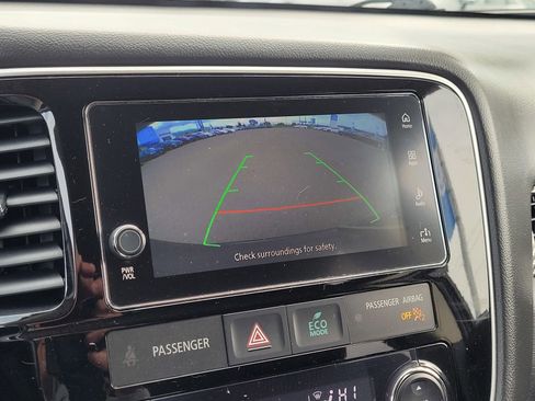 Used 2018 Mitsubishi Outlander SE image 24