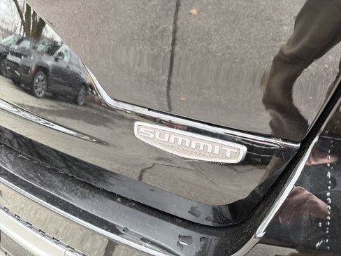 Used 2022 Jeep Grand Cherokee Summit image 8