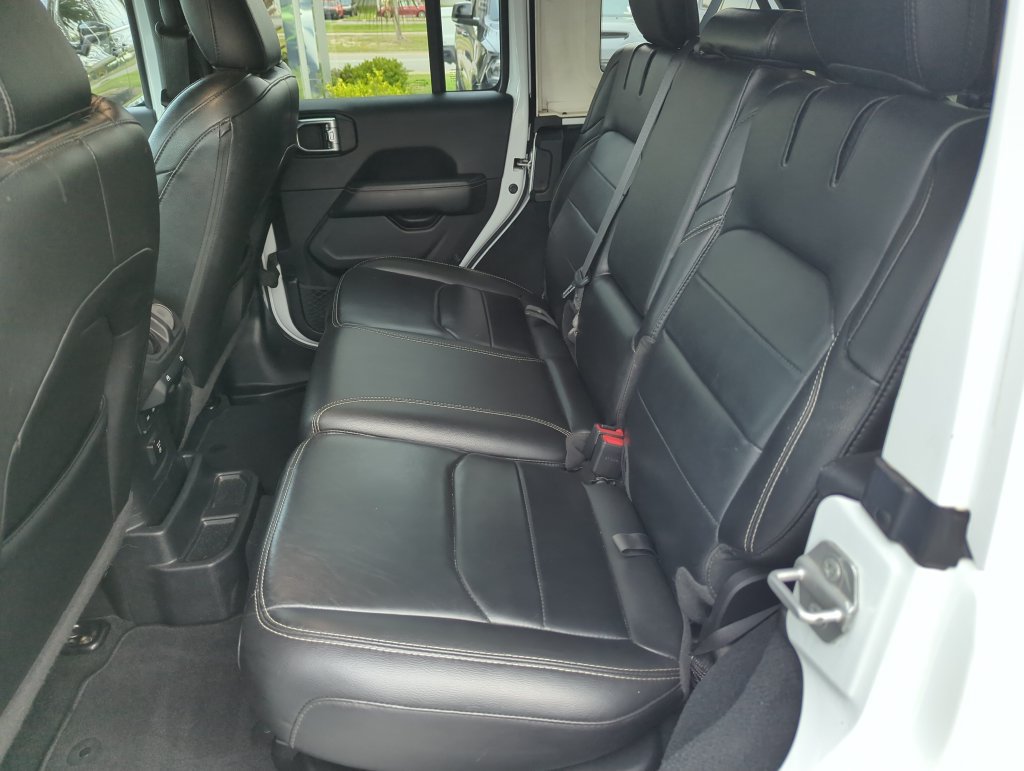 Used 2022 Jeep Wrangler Unlimited Sahara AWD/4WD image 26