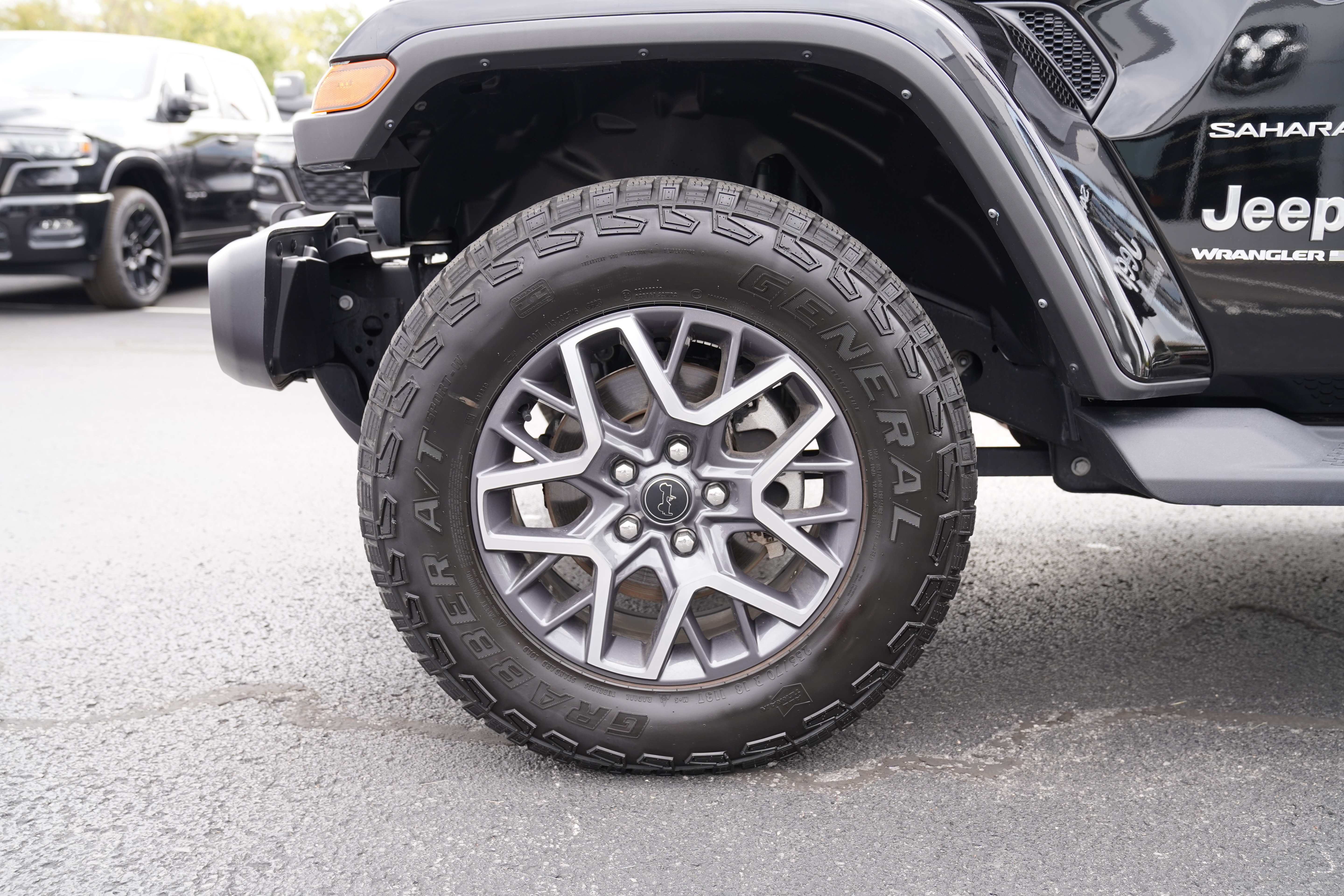 Used 2024 Jeep Wrangler Unlimited Sahara w/ Technology Group AWD/4WD image 14