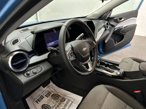 Used 2025 Chevrolet Trax LT w/ Driver Confidence Package FWD image 15