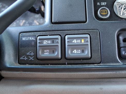 Used 1999 Chevrolet Tahoe Z71 w/ Preferred Equipment Group image 2