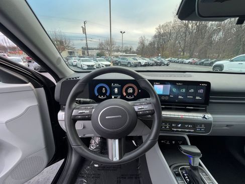 Used 2025 Hyundai Kona SEL AWD/4WD image 29
