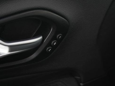 Used 2022 Jeep Cherokee Limited AWD/4WD image 22