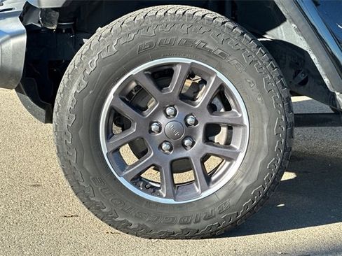 Used 2022 Jeep Gladiator Overland w/ Popular Equipment Package image 29