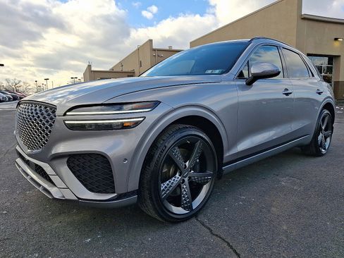 Used 2023 Genesis GV70 2.5T w/ Sport Prestige Package image 3