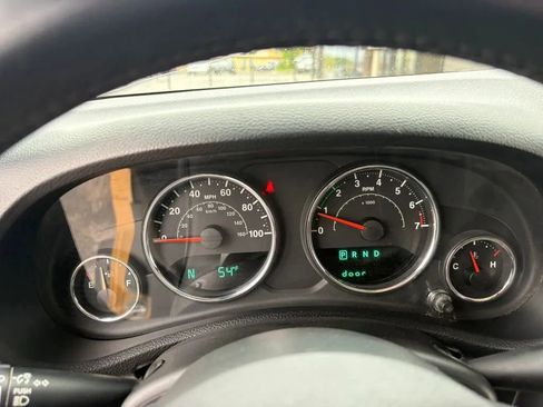 Used 2013 Jeep Wrangler Sport AWD/4WD image 13